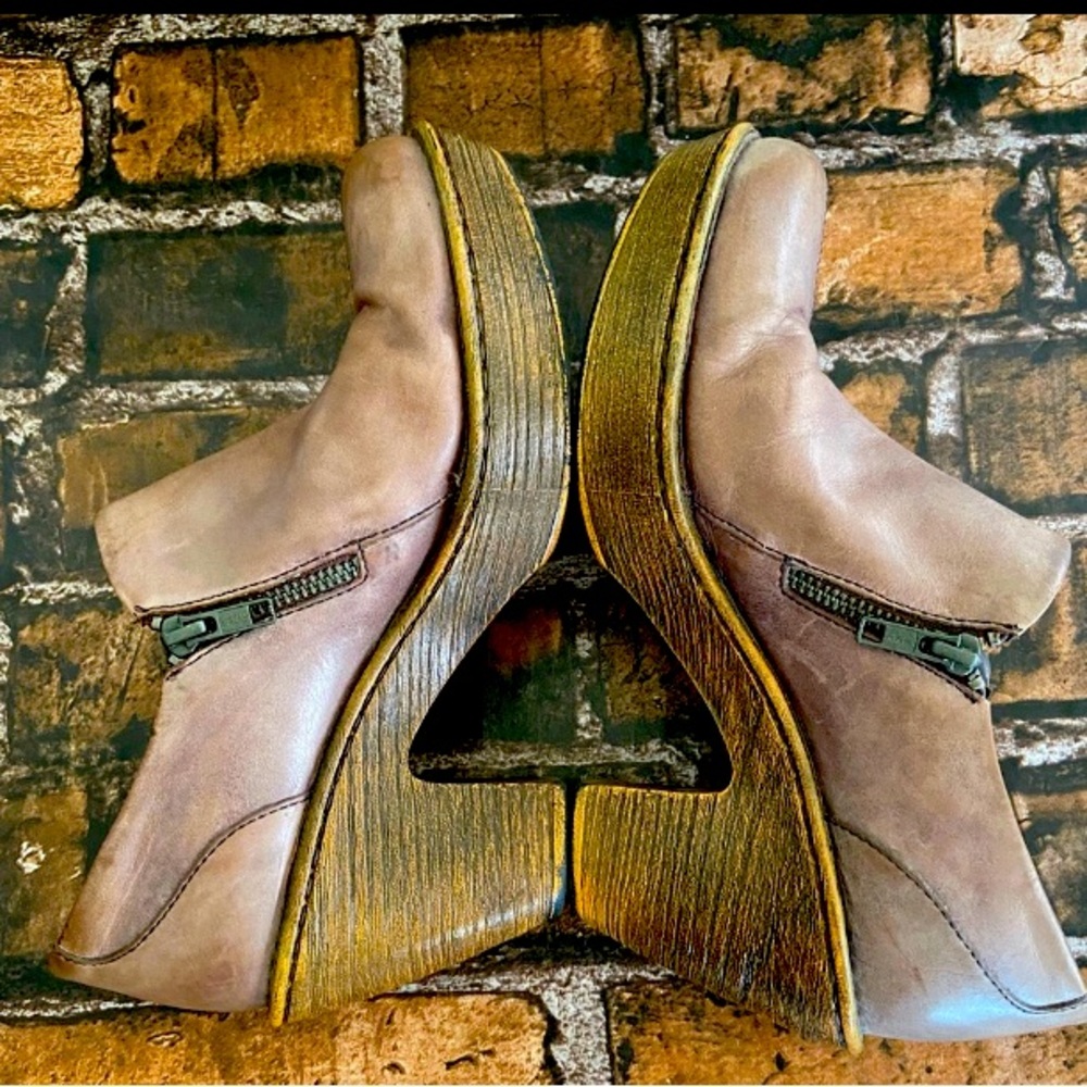 Born Leather Famke Heeled Clogs